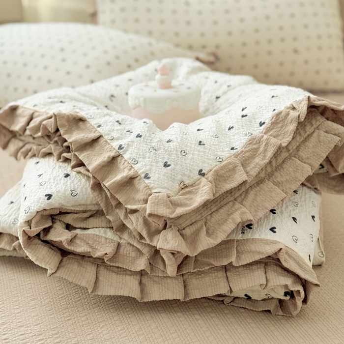 91家纺网 家纺一手货源 找家纺 迪梦姿家纺 2026新款泡芙纱花边款夏被四件套-款式二 心相印奶咖