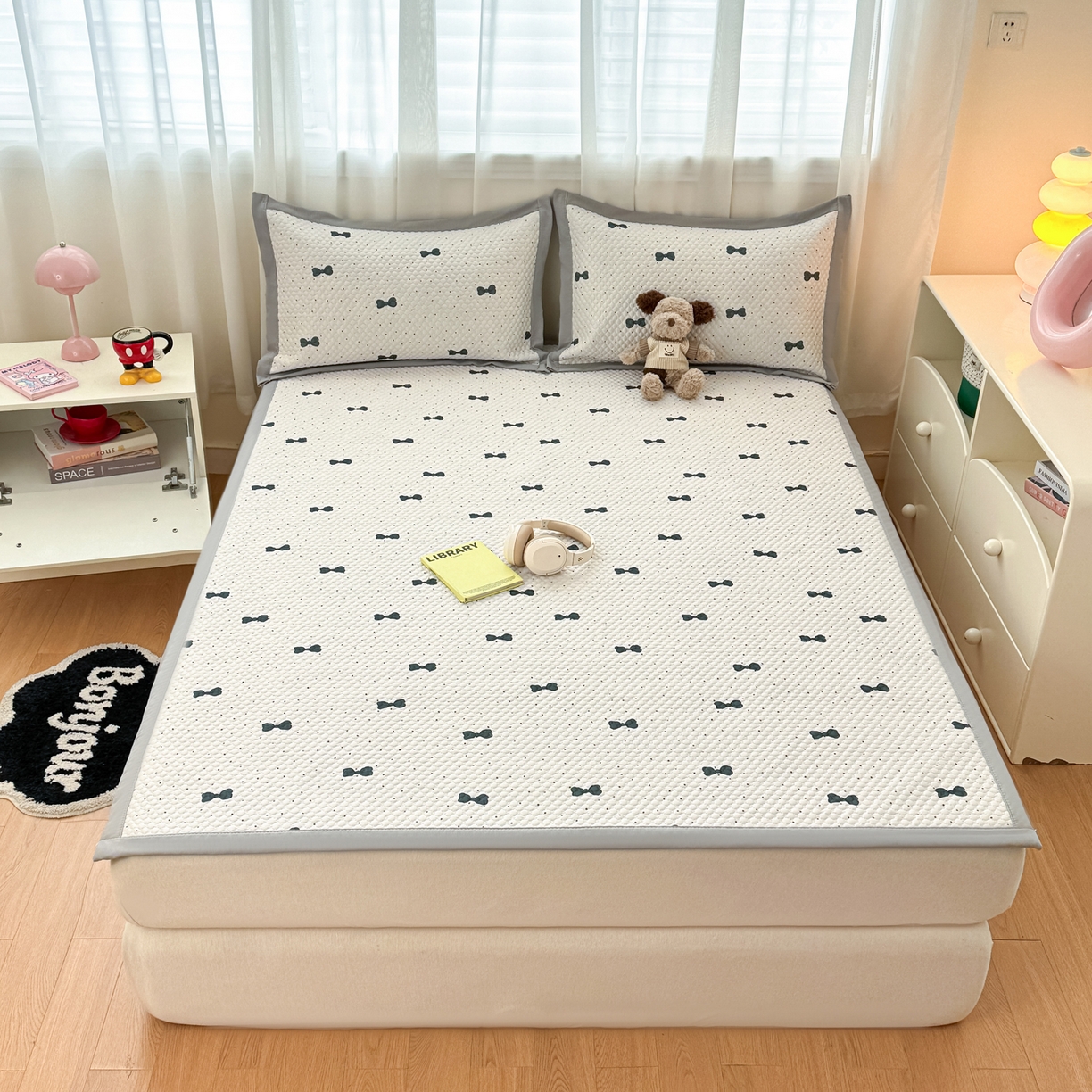 91家纺网 家纺一手货源 找家纺 寐居家纺 2026新款冰豆豆数码印花席三明治底凉席席子 波点蝴蝶结