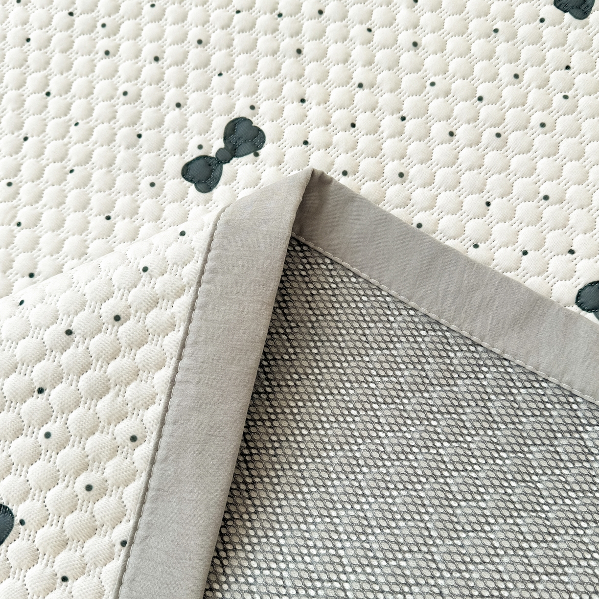 91家纺网 家纺一手货源 找家纺 寐居家纺 2026新款冰豆豆数码印花席三明治底凉席席子 波点蝴蝶结