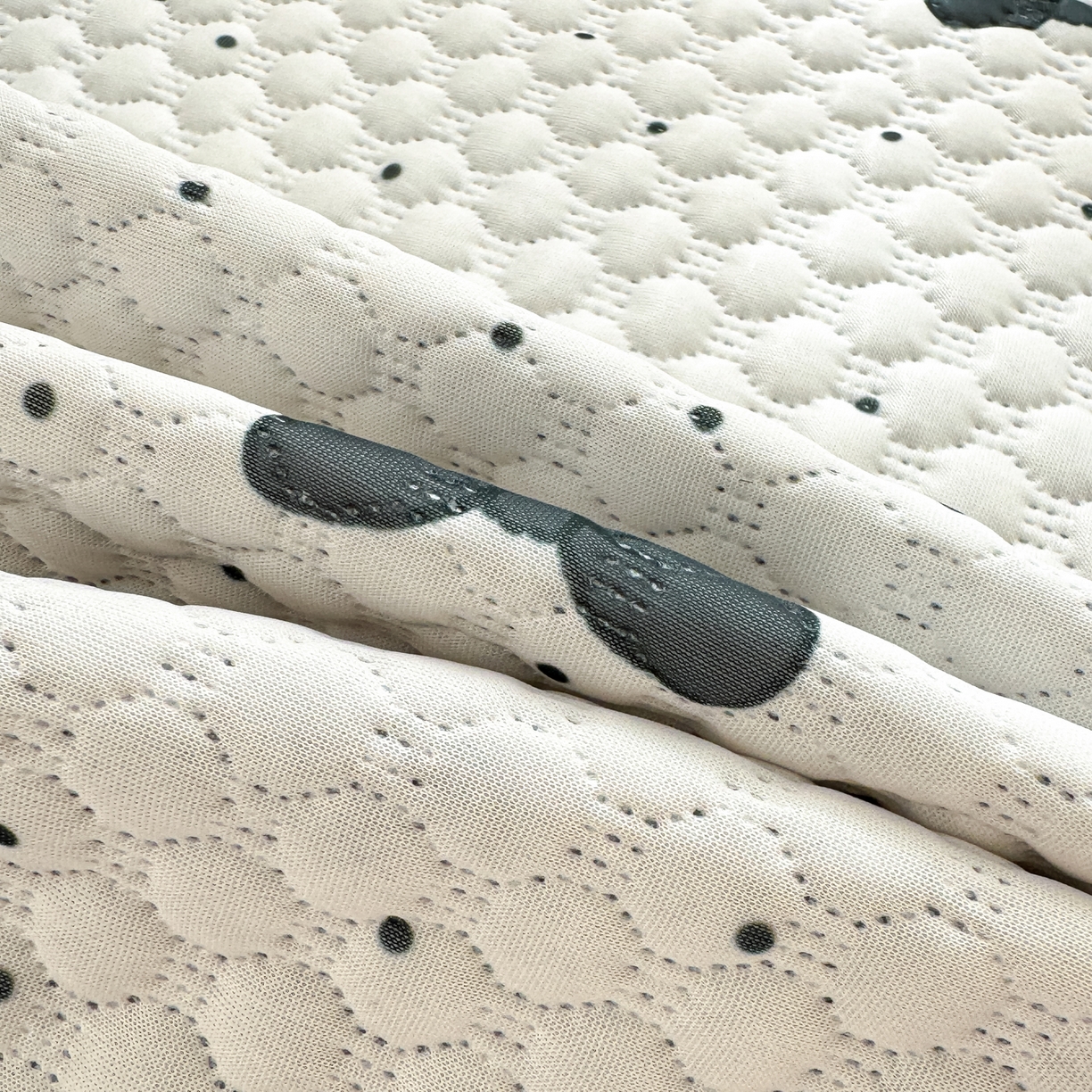 91家纺网 家纺一手货源 找家纺 寐居家纺 2026新款冰豆豆数码印花席三明治底凉席席子 波点蝴蝶结