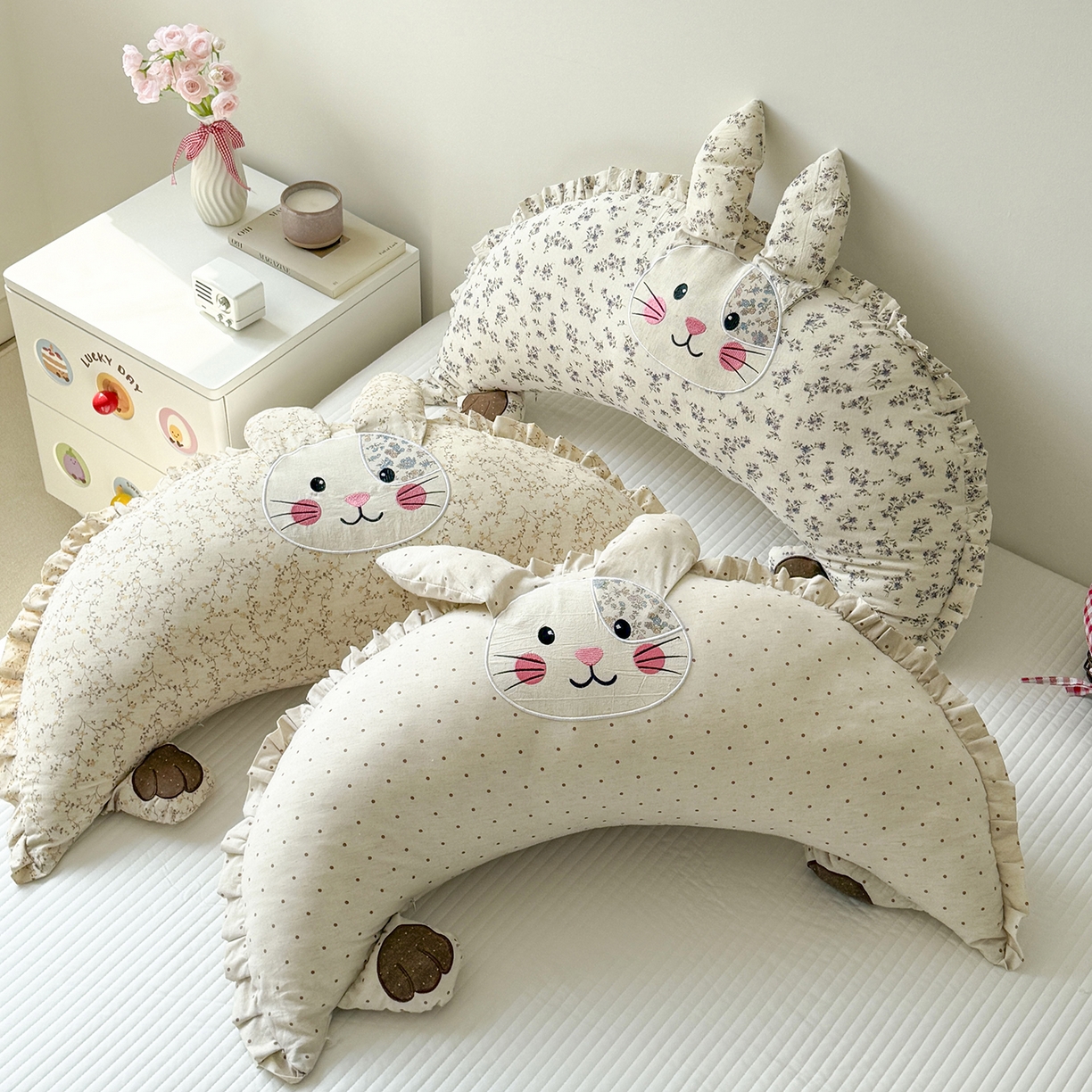 91家纺网 家纺一手货源 找家纺 （总）蔻眠 多功能月亮兔棉麻大抱枕靠枕卡通枕芯异形枕头