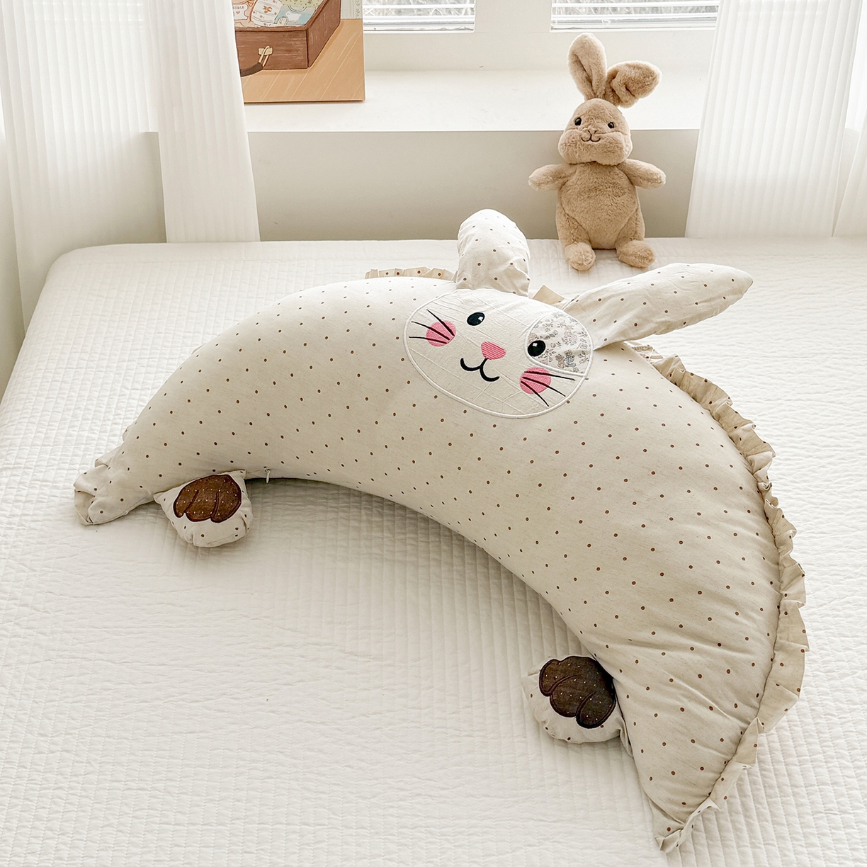 91家纺网 家纺一手货源 找家纺 蔻眠 多功能月亮兔棉麻大抱枕靠枕卡通枕芯异形枕头 月亮兔-波点