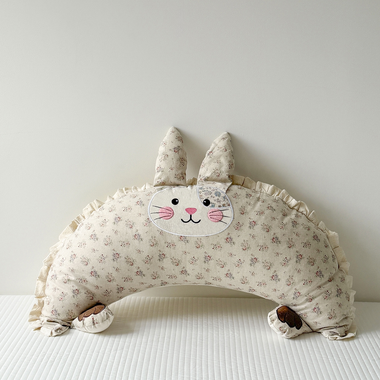 蔻眠 多功能月亮兔棉麻大抱枕靠枕卡通枕芯异形枕头 月亮兔-花语