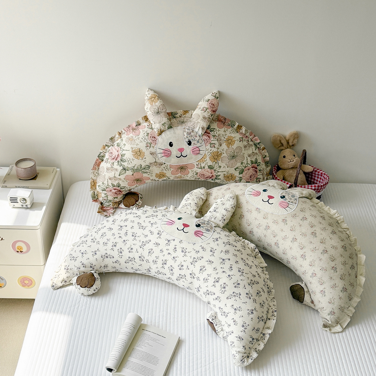 91家纺网 家纺一手货源 找家纺 蔻眠 多功能月亮兔棉麻大抱枕靠枕卡通枕芯异形枕头 主图