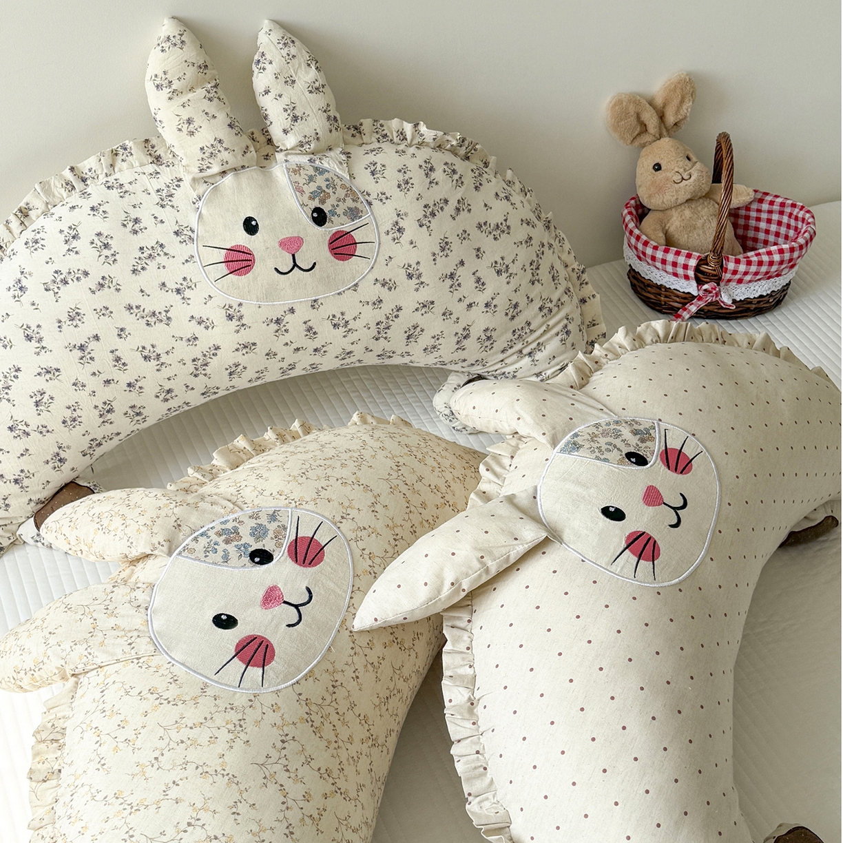 91家纺网 家纺一手货源 找家纺 （总）蔻眠 多功能月亮兔棉麻大抱枕靠枕卡通枕芯异形枕头