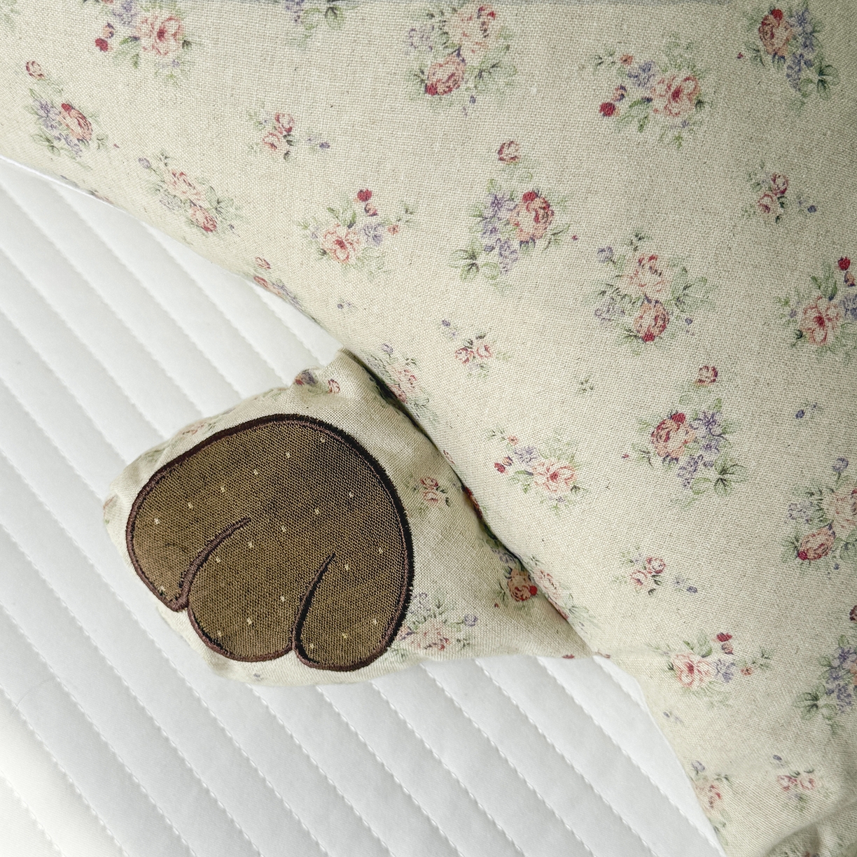 91家纺网 家纺一手货源 找家纺 蔻眠 多功能月亮兔棉麻大抱枕靠枕卡通枕芯异形枕头 月亮兔-花语