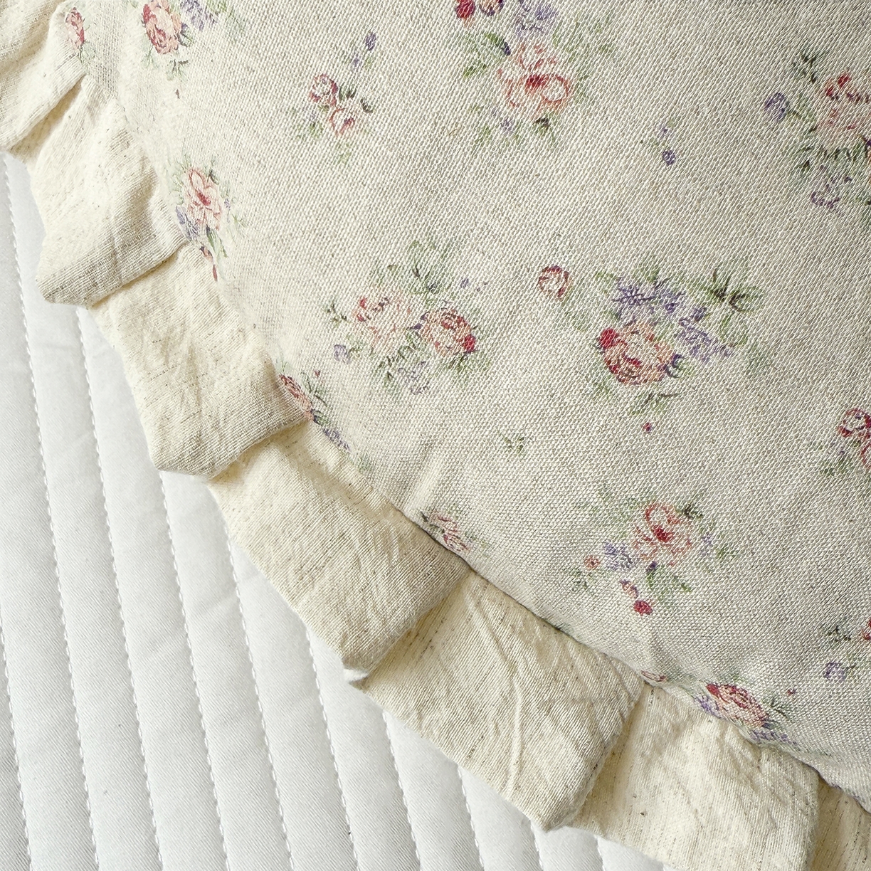 91家纺网 家纺一手货源 找家纺 蔻眠 多功能月亮兔棉麻大抱枕靠枕卡通枕芯异形枕头 月亮兔-花语