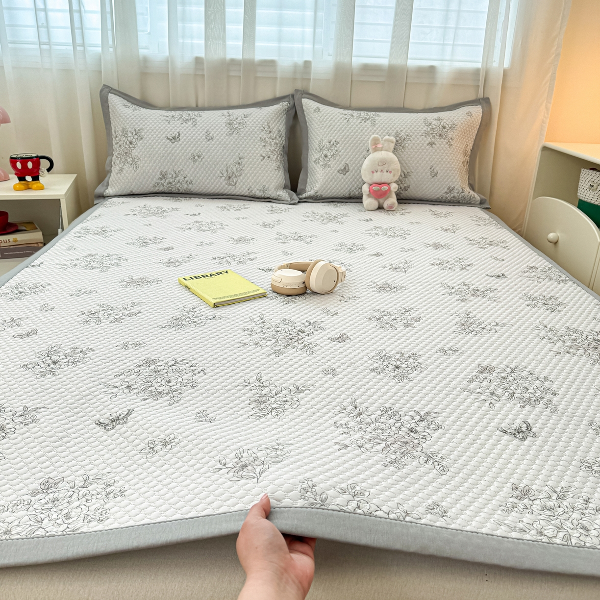 91家纺网 家纺一手货源 找家纺 寐居家纺 2026新款冰豆豆数码印花席三明治底凉席席子 花知意