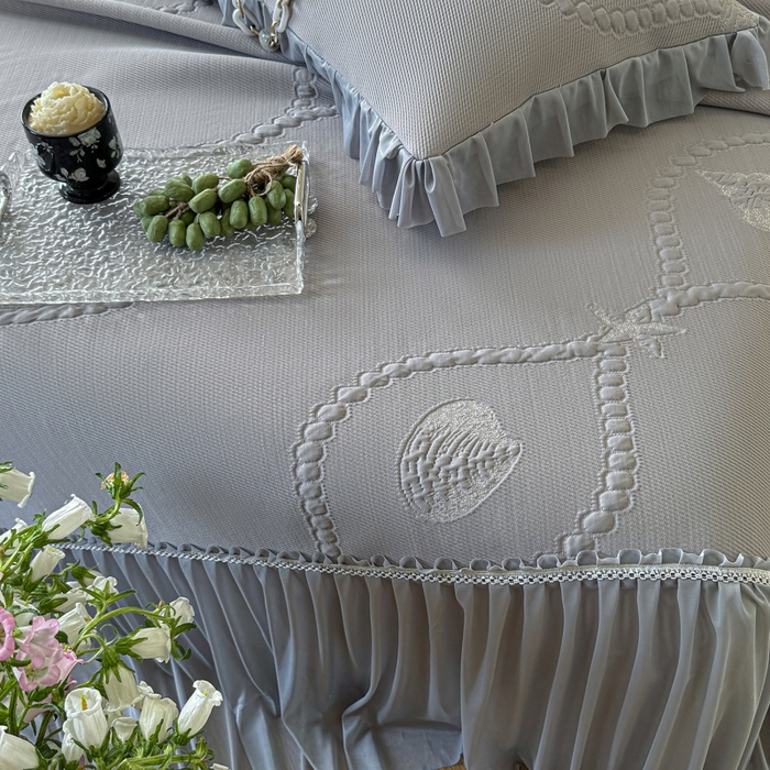 91家纺网 家纺一手货源 找家纺 赫本家纺  2026新款PE高分子单泡提花凉感复合凉席三件套 青屿晚风-灰（三明治复合）