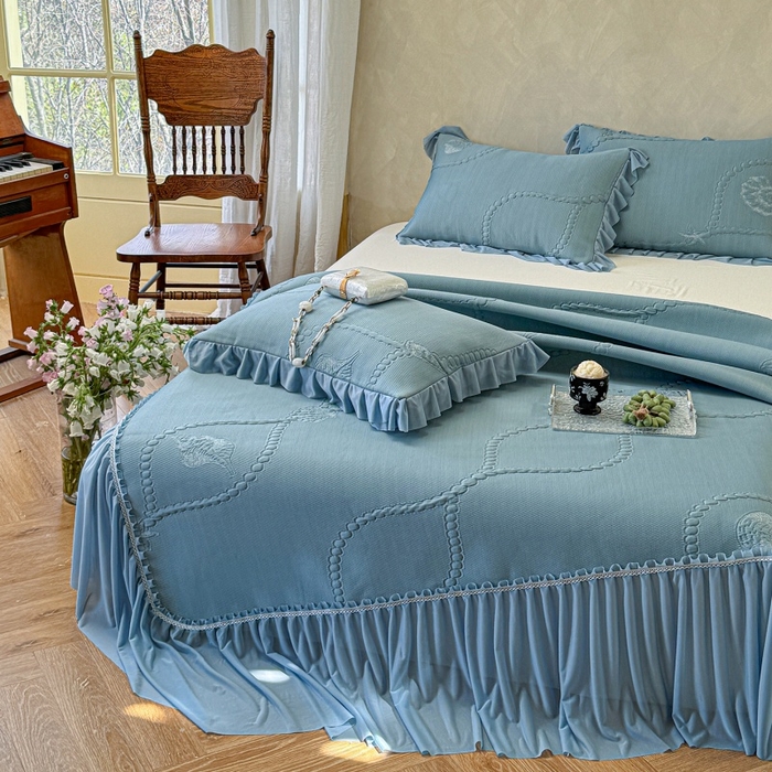 91家纺网 家纺一手货源 找家纺 赫本家纺  2026新款PE高分子单泡提花凉感复合凉席三件套 青屿晚风-蓝（三明治复合）