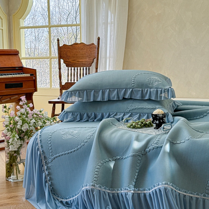 91家纺网 家纺一手货源 找家纺 赫本家纺  2026新款PE高分子单泡提花凉感复合凉席三件套 青屿晚风-蓝（三明治复合）