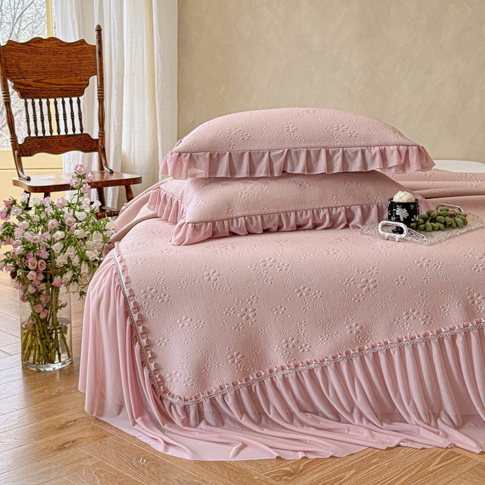 91家纺网 家纺一手货源 找家纺 赫本家纺  2026新款PE高分子单泡提花凉感复合凉席三件套 桃雾奶芙-粉（三明治复合）