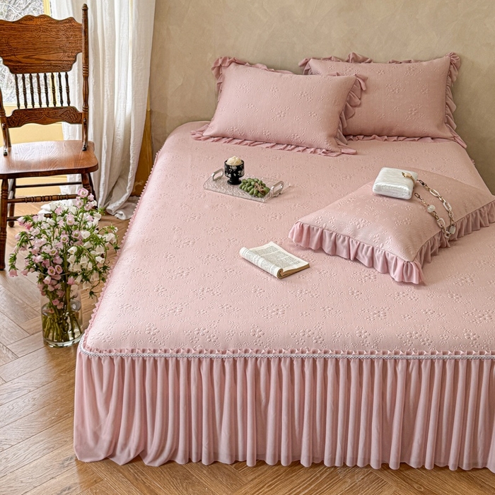 91家纺网 家纺一手货源 找家纺 赫本家纺  2026新款PE高分子单泡提花凉感复合凉席三件套 桃雾奶芙-粉（三明治复合）