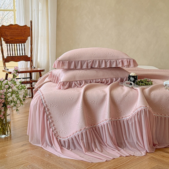 91家纺网 家纺一手货源 找家纺 赫本家纺  2026新款PE高分子单泡提花凉感复合凉席三件套 桃雾奶芙-粉（三明治复合）