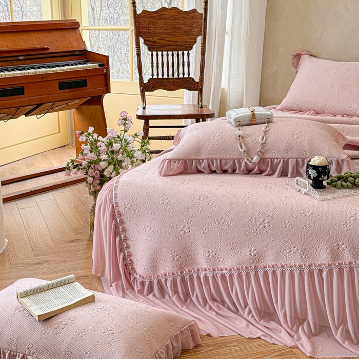 91家纺网 家纺一手货源 找家纺 赫本家纺  2026新款PE高分子单泡提花凉感复合凉席三件套 桃雾奶芙-粉（三明治复合）