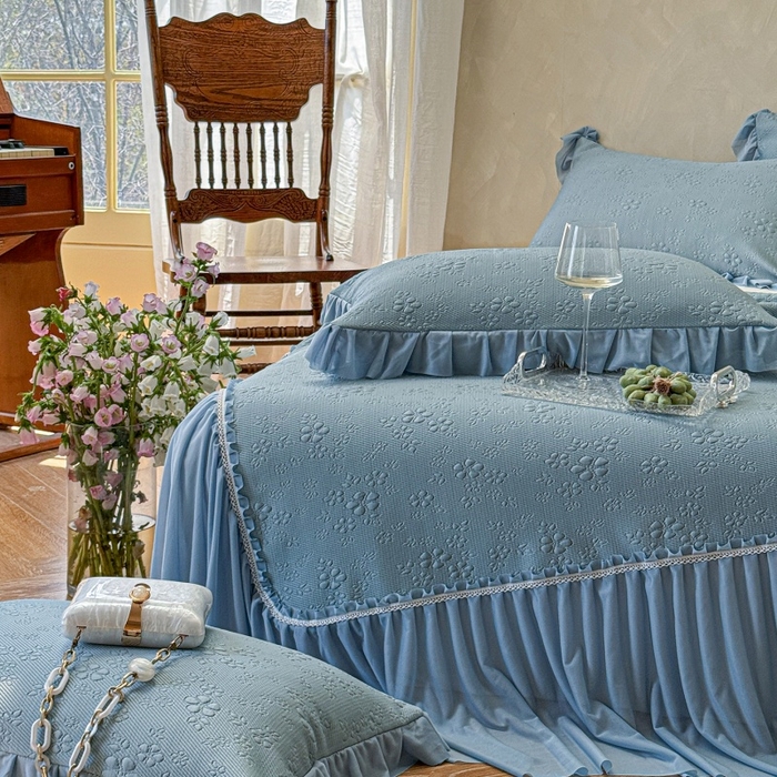 91家纺网 家纺一手货源 找家纺 赫本家纺  2026新款PE高分子单泡提花凉感复合凉席三件套 桃雾奶芙-蓝（三明治复合）