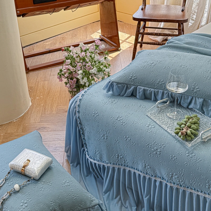 91家纺网 家纺一手货源 找家纺 赫本家纺  2026新款PE高分子单泡提花凉感复合凉席三件套 桃雾奶芙-蓝（三明治复合）