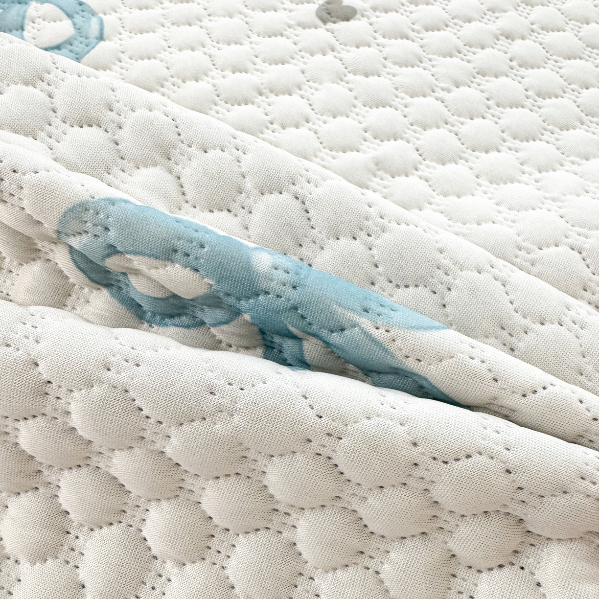 91家纺网 家纺一手货源 找家纺 寐居家纺 2026新款冰豆豆数码印花席三明治底凉席席子 蓝色蝴蝶结