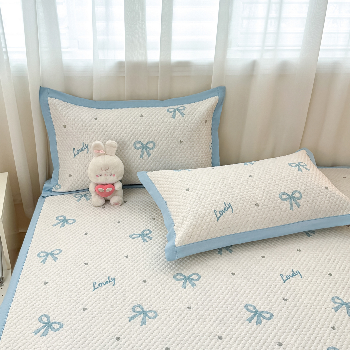 91家纺网 家纺一手货源 找家纺 寐居家纺 2026新款冰豆豆数码印花席三明治底凉席席子 蓝色蝴蝶结