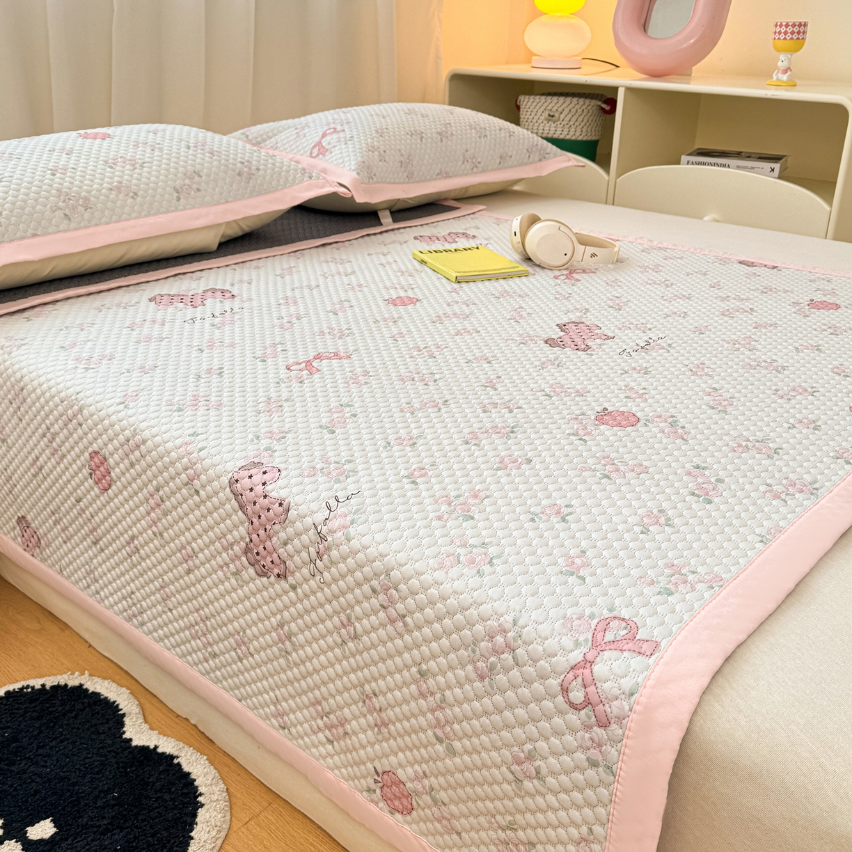 91家纺网 家纺一手货源 找家纺 寐居家纺 2026新款冰豆豆数码印花席三明治底凉席席子 趣味小马