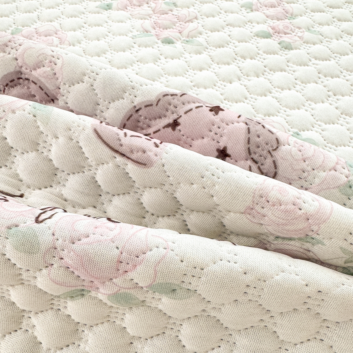 91家纺网 家纺一手货源 找家纺 寐居家纺 2026新款冰豆豆数码印花席三明治底凉席席子 趣味小马