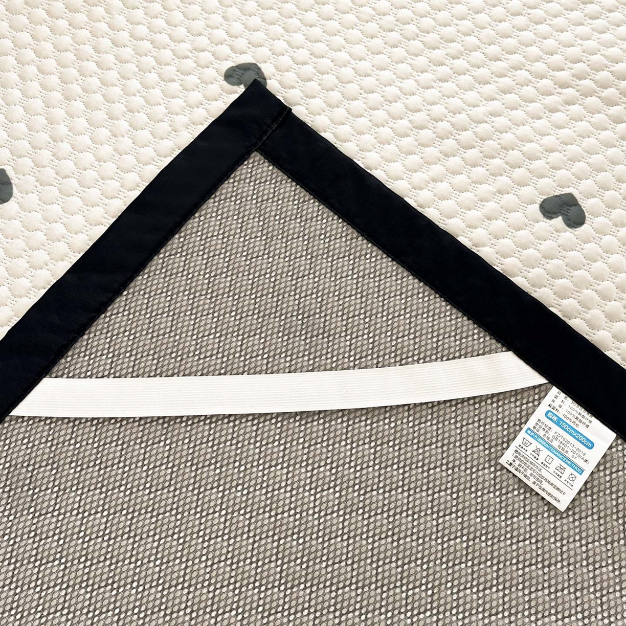 91家纺网 家纺一手货源 找家纺 寐居家纺 2026新款冰豆豆数码印花席三明治底凉席席子 山茶物语