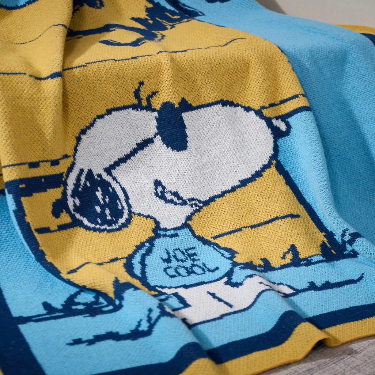 91家纺网 家纺一手货源 找家纺 （总）栩裕纺织 2026新款史努比SNOOPY正版授权独家针织毯披肩膝盖毯儿童毯多功能盖毯送礼礼品终端控价