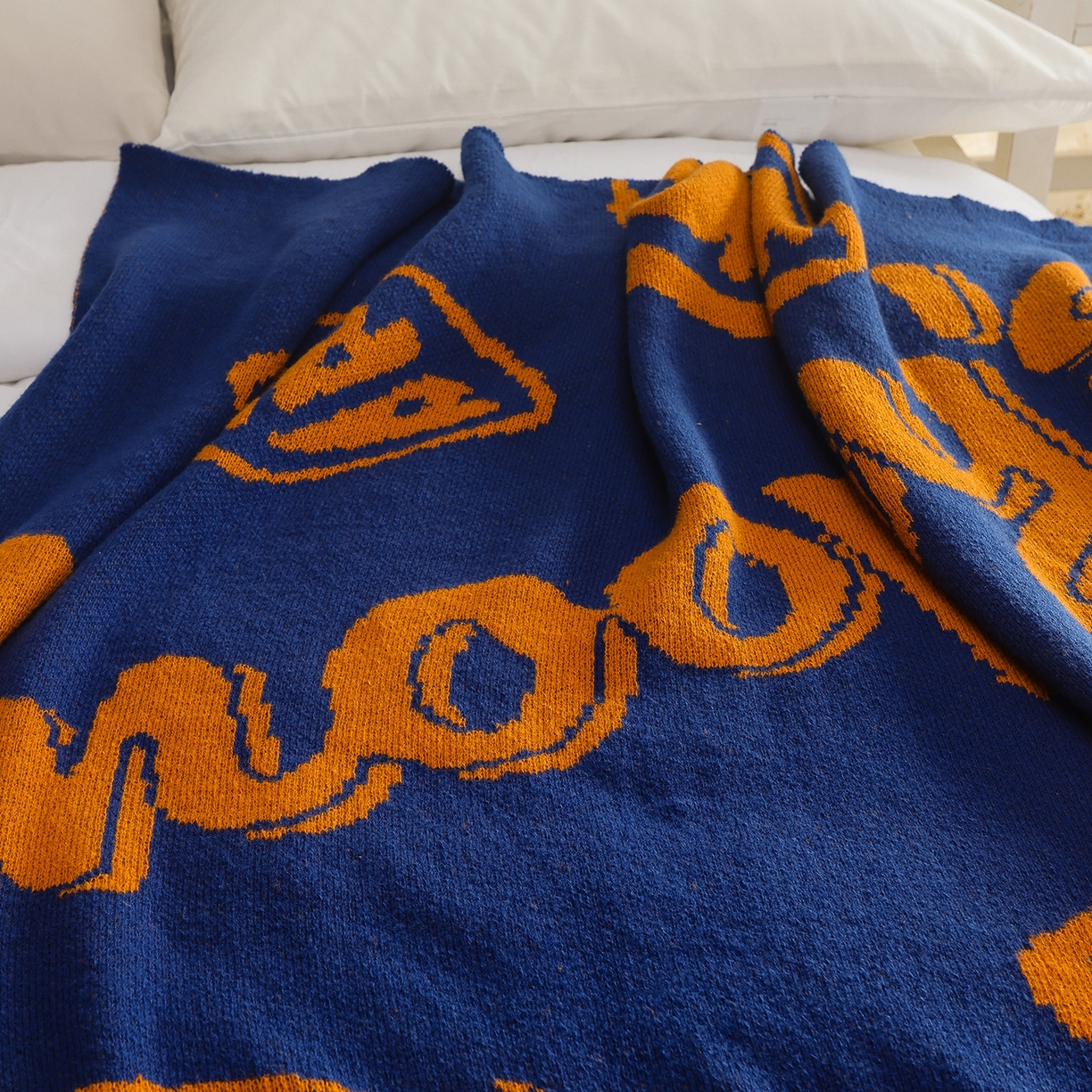 91家纺网 家纺一手货源 找家纺 栩裕纺织 2026新款史努比SNOOPY正版授权独家针织毯披肩膝盖毯儿童毯多功能盖毯送礼礼品终端控价 史努比-香橘士