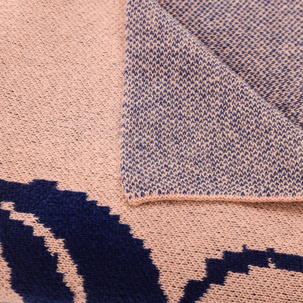 91家纺网 家纺一手货源 找家纺 栩裕纺织 2026新款史努比SNOOPY正版授权独家针织毯披肩膝盖毯儿童毯多功能盖毯送礼礼品终端控价 史努比-香橘士（粉）