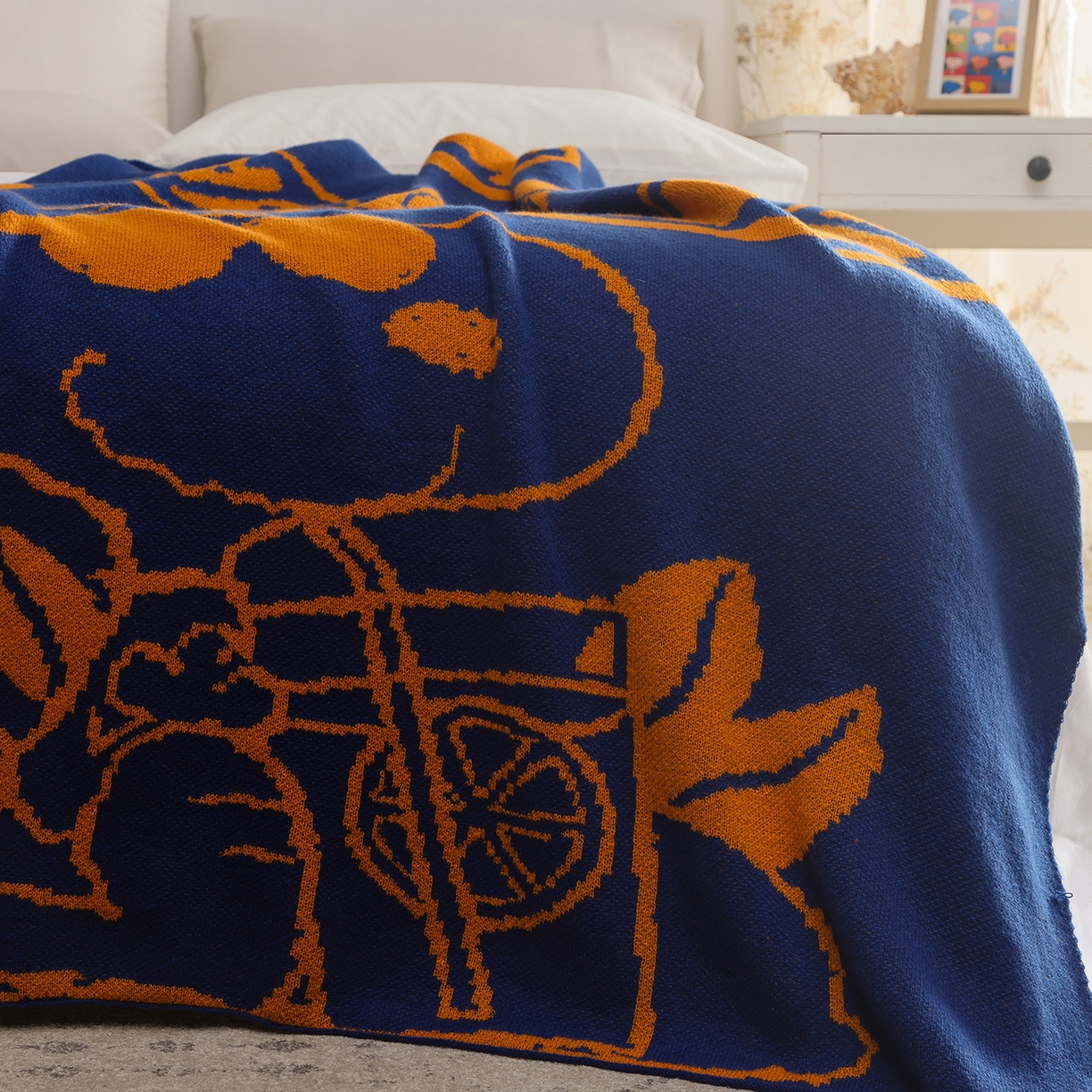 91家纺网 家纺一手货源 找家纺 栩裕纺织 2026新款史努比SNOOPY正版授权独家针织毯披肩膝盖毯儿童毯多功能盖毯送礼礼品终端控价 史努比-香橘士