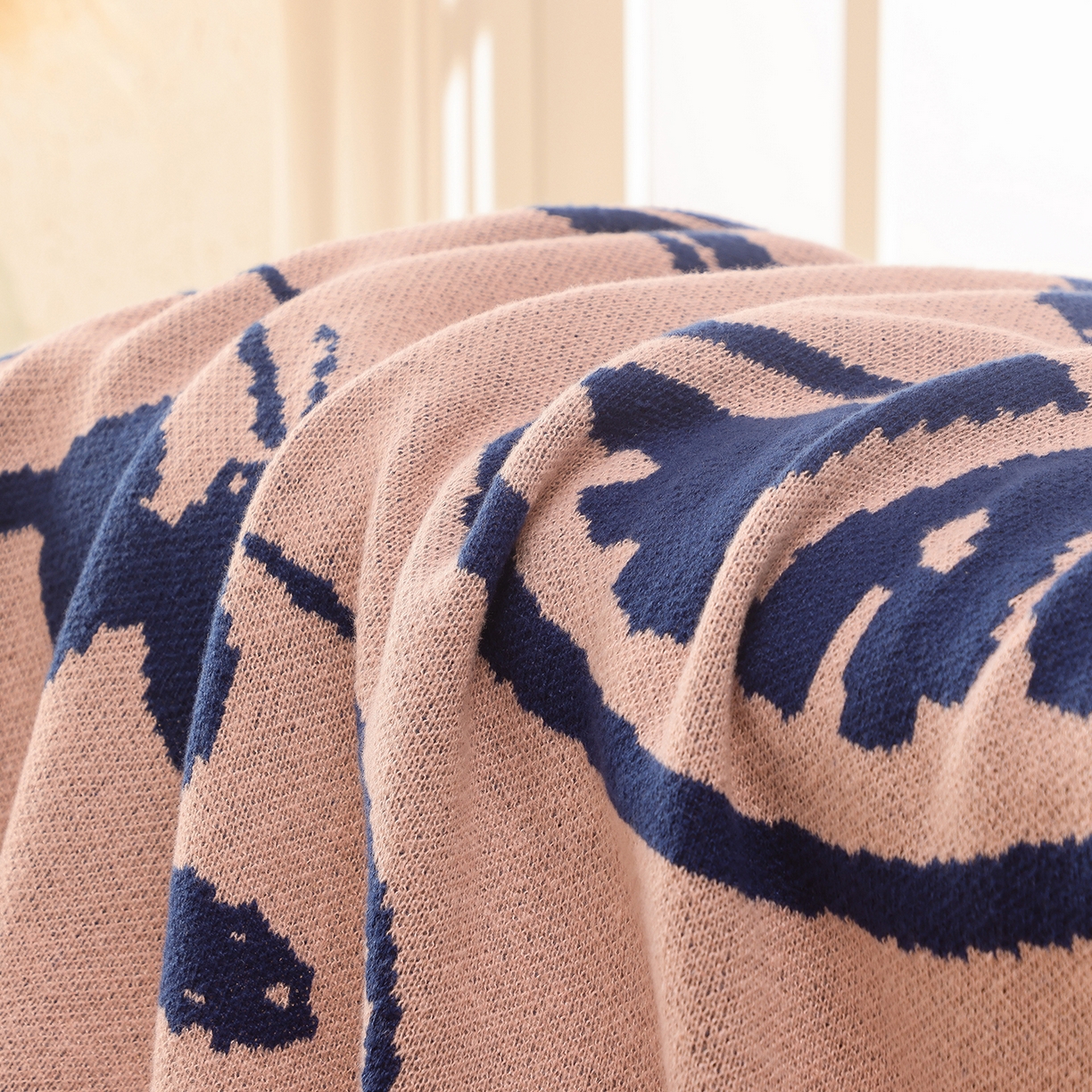 91家纺网 家纺一手货源 找家纺 栩裕纺织 2026新款史努比SNOOPY正版授权独家针织毯披肩膝盖毯儿童毯多功能盖毯送礼礼品终端控价 史努比-香橘士（粉）