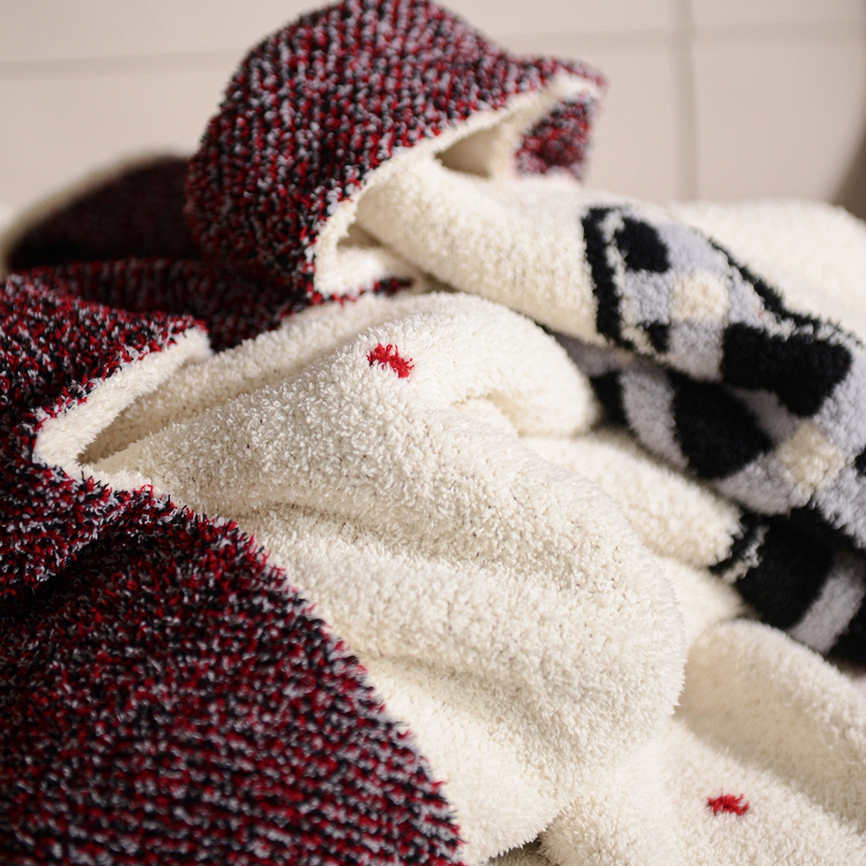 91家纺网 家纺一手货源 找家纺 栩裕纺织 2026新款艺术家居超柔半边绒A类针织毯披肩毯多功能盖毯礼物礼品终端控价 幸运狗Lucky puppy针织毯