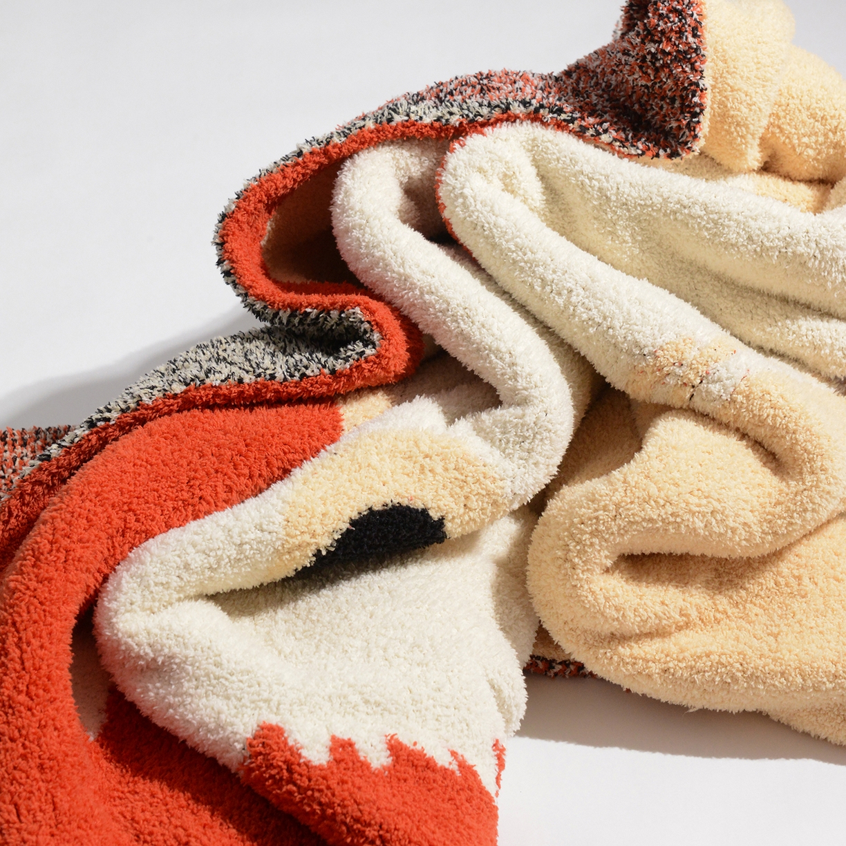 91家纺网 家纺一手货源 找家纺 栩裕纺织 2026新款艺术家居超柔半边绒A类针织毯披肩毯多功能盖毯礼物礼品终端控价 多宝团子针织毯