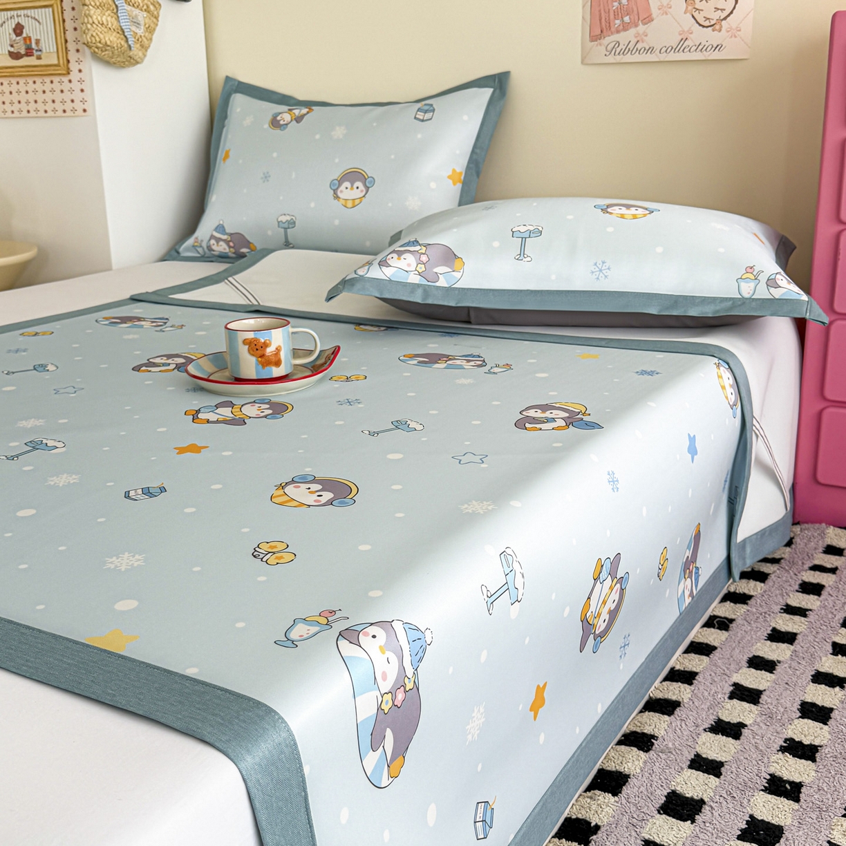 91家纺网 家纺一手货源 找家纺 倾慕家纺 2026春夏新款A类印花小冰皮软席凉席席子 冰雪企鹅