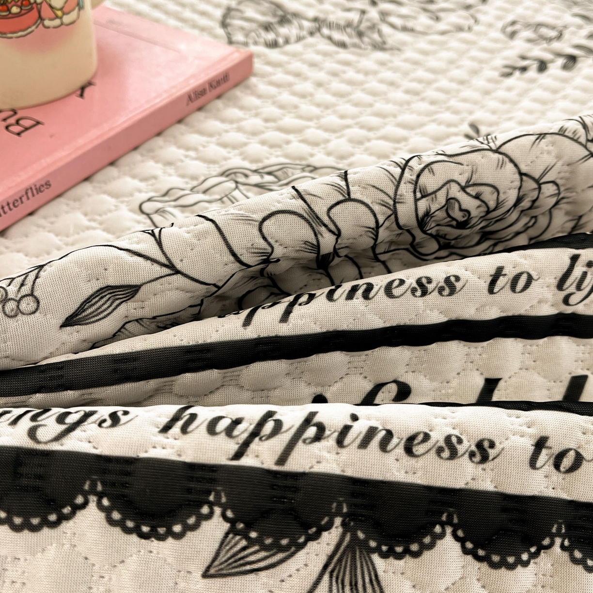 91家纺网 家纺一手货源 找家纺 寐居家纺 2026新款冰豆豆数码印花席三明治底凉席席子 午后茶花