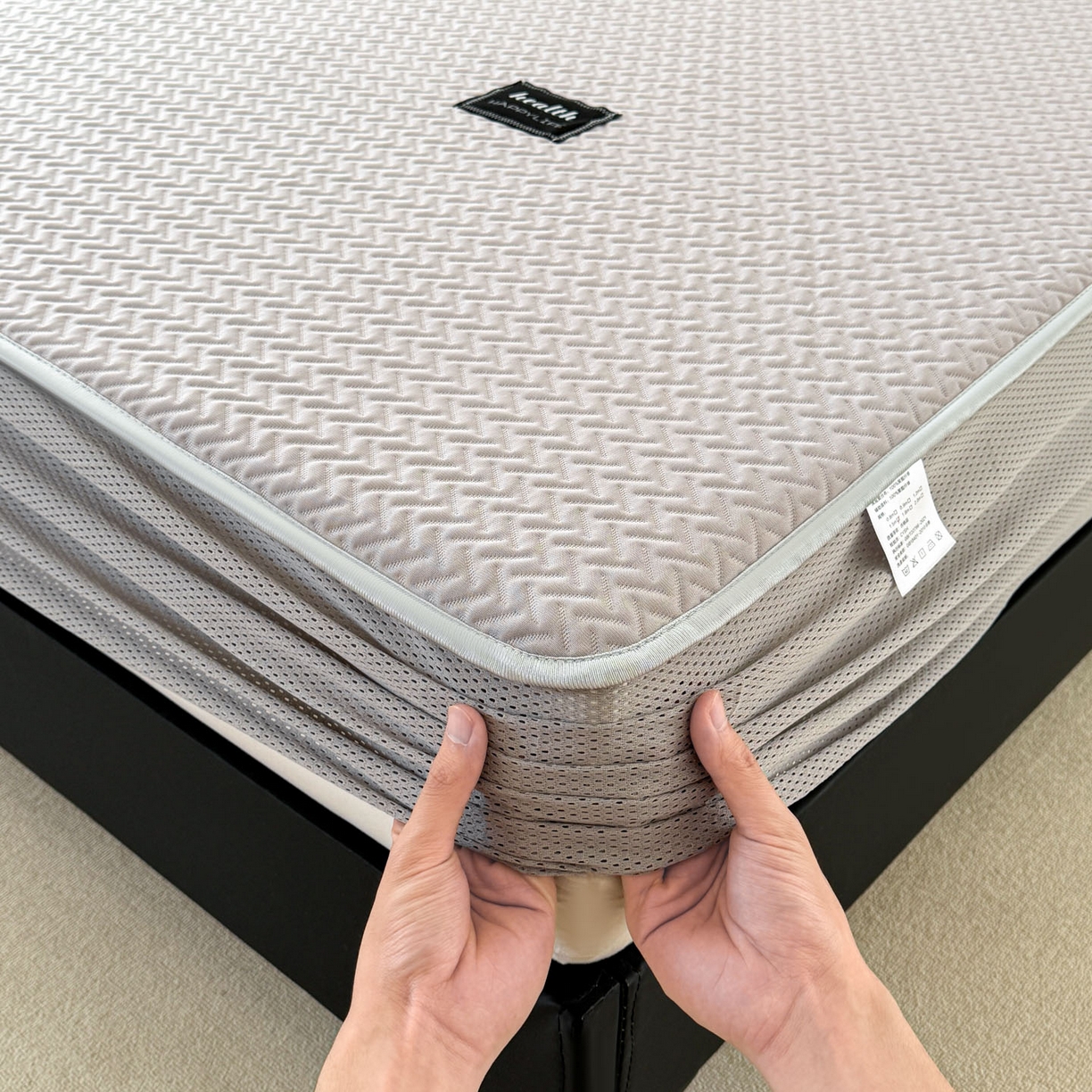 91家纺网 家纺一手货源 找家纺 倾慕家纺 2026春夏新款全PE冰豆豆全包围床笠款凉席席子 箭纹灰