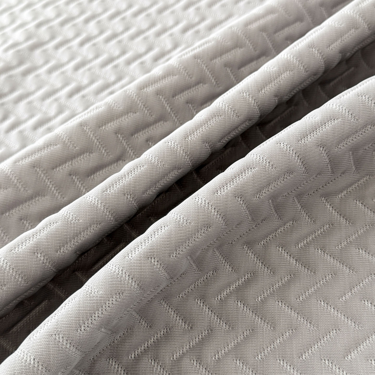 91家纺网 家纺一手货源 找家纺 倾慕家纺 2026春夏新款全PE冰豆豆全包围床笠款凉席席子 箭纹灰