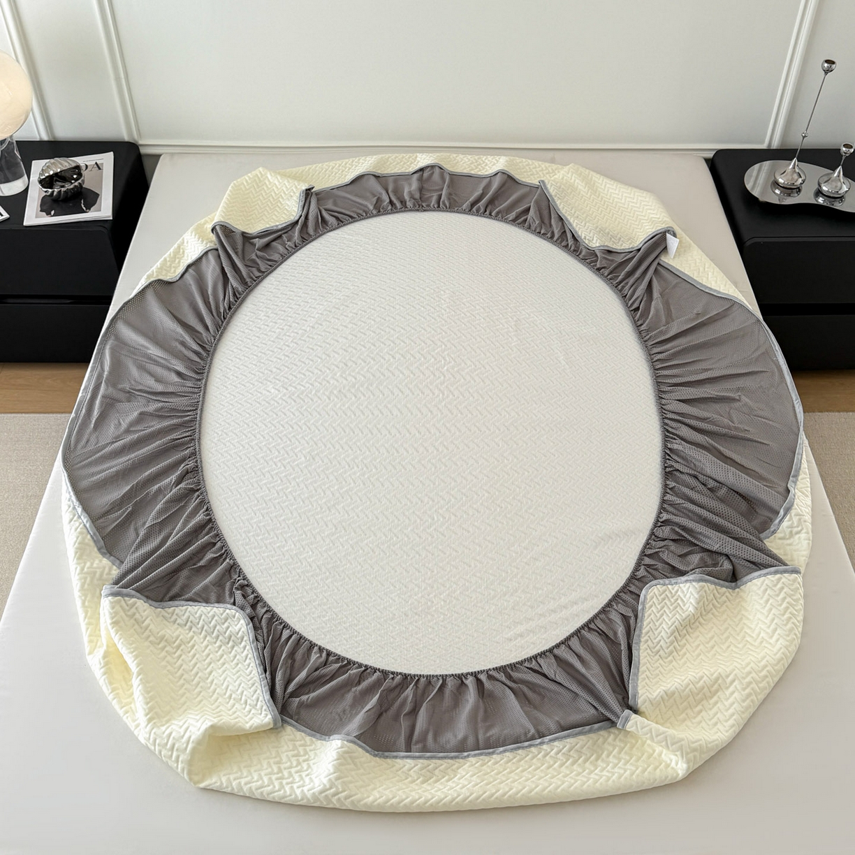 91家纺网 家纺一手货源 找家纺 倾慕家纺 2026春夏新款全PE冰豆豆全包围床笠款凉席席子 箭纹米白