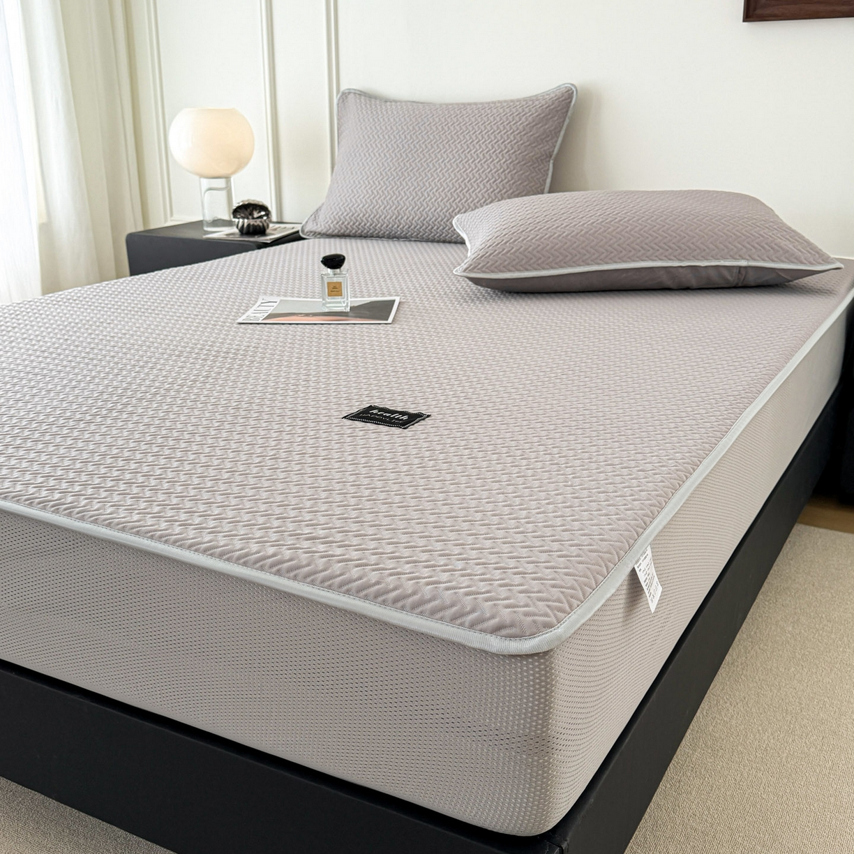 91家纺网 家纺一手货源 找家纺 倾慕家纺 2026春夏新款全PE冰豆豆全包围床笠款凉席席子 箭纹灰