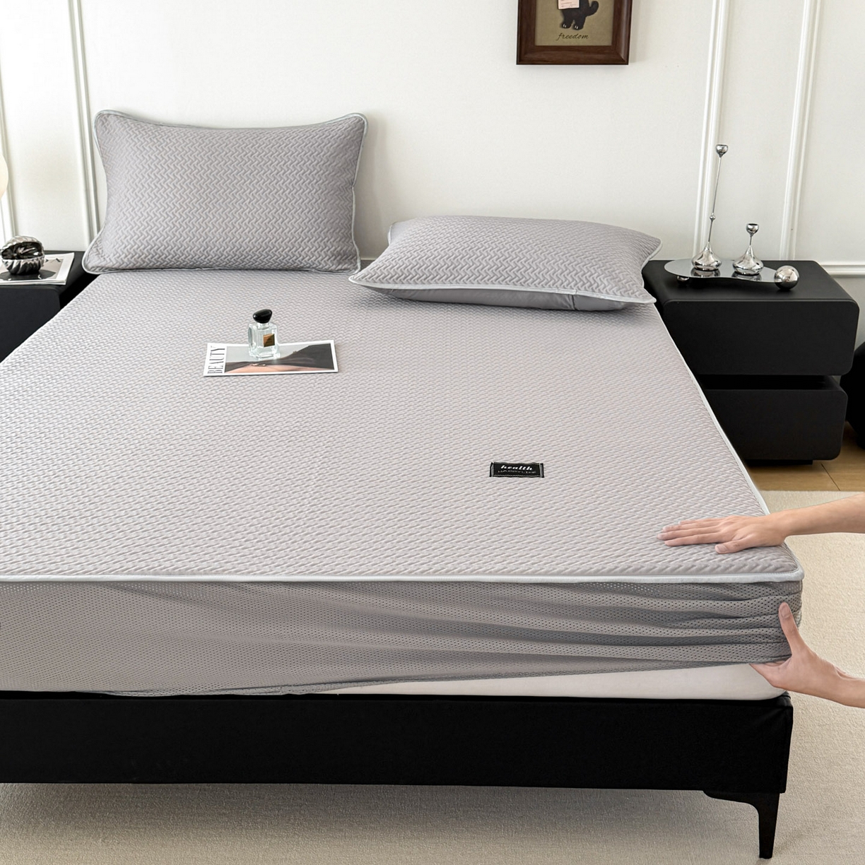 91家纺网 家纺一手货源 找家纺 倾慕家纺 2026春夏新款全PE冰豆豆全包围床笠款凉席席子 箭纹灰