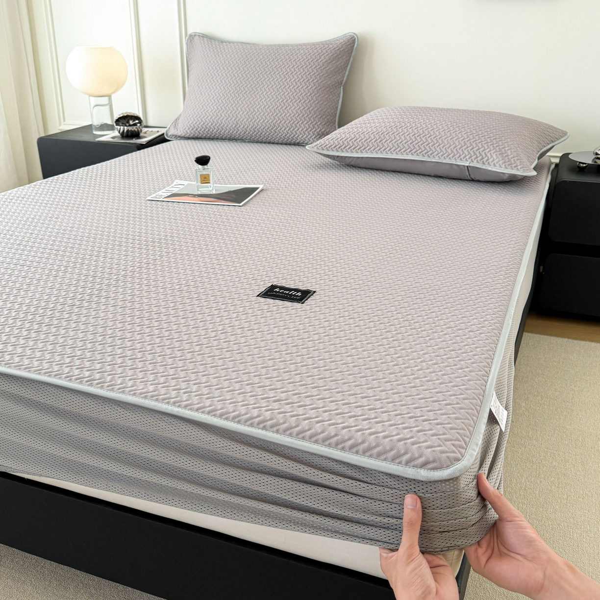 91家纺网 家纺一手货源 找家纺 倾慕家纺 2026春夏新款全PE冰豆豆全包围床笠款凉席席子 箭纹灰