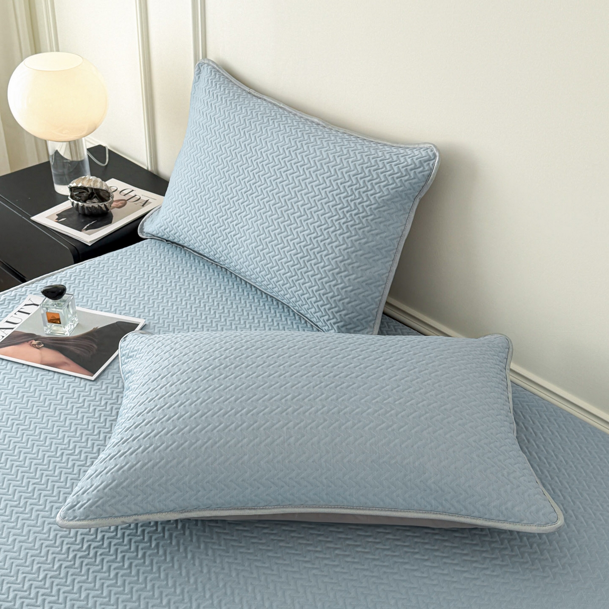 91家纺网 家纺一手货源 找家纺 倾慕家纺 2026春夏新款全PE冰豆豆全包围床笠款凉席席子 箭纹蓝