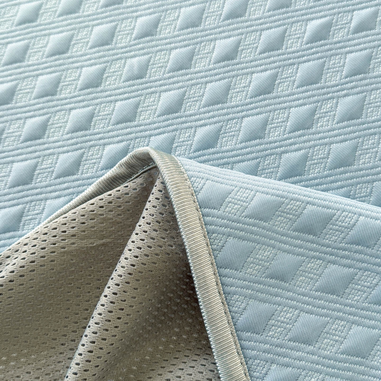 91家纺网 家纺一手货源 找家纺 倾慕家纺 2026春夏新款全PE冰豆豆全包围床笠款凉席席子 菱形泡蓝