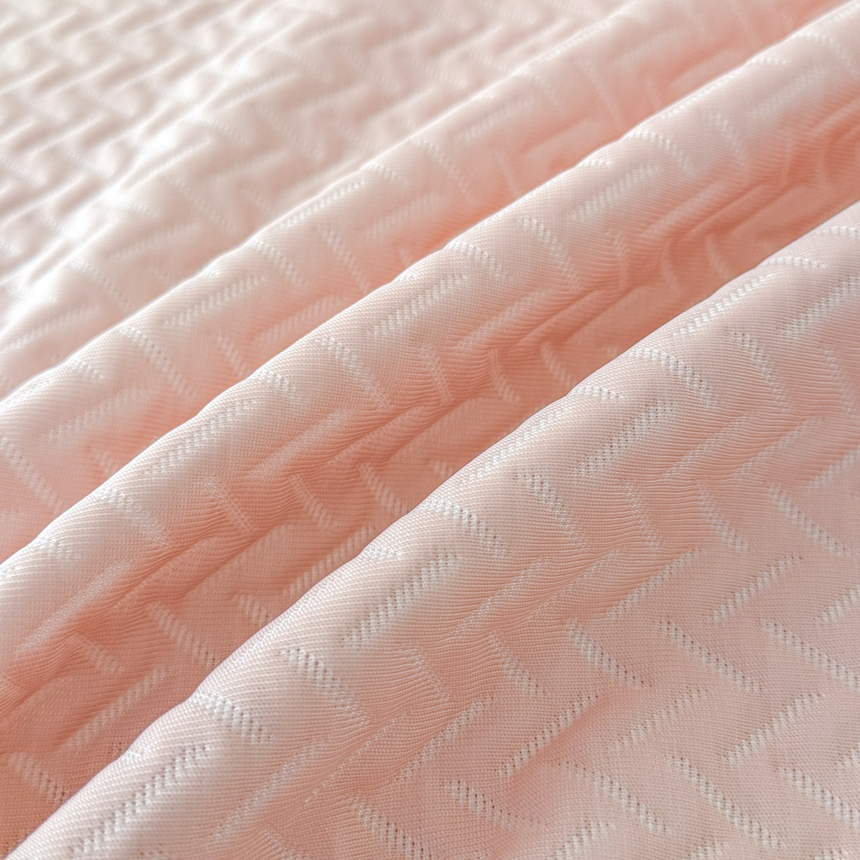 91家纺网 家纺一手货源 找家纺 倾慕家纺 2026春夏新款全PE冰豆豆全包围床笠款凉席席子 箭纹粉