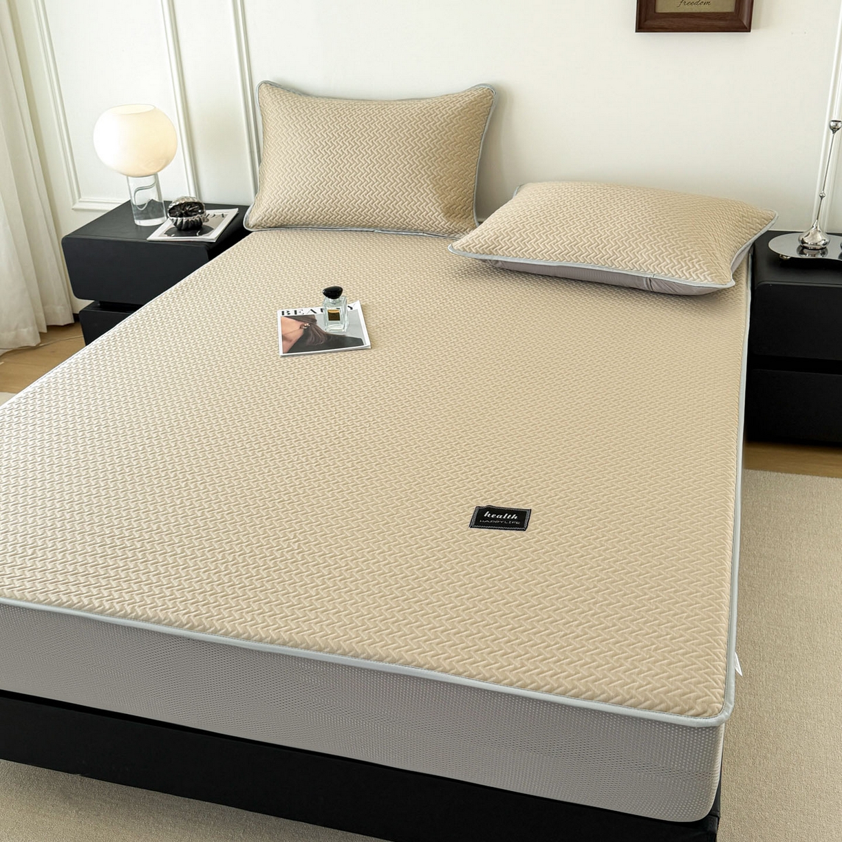 91家纺网 家纺一手货源 找家纺 倾慕家纺 2026春夏新款全PE冰豆豆全包围床笠款凉席席子 箭纹卡其