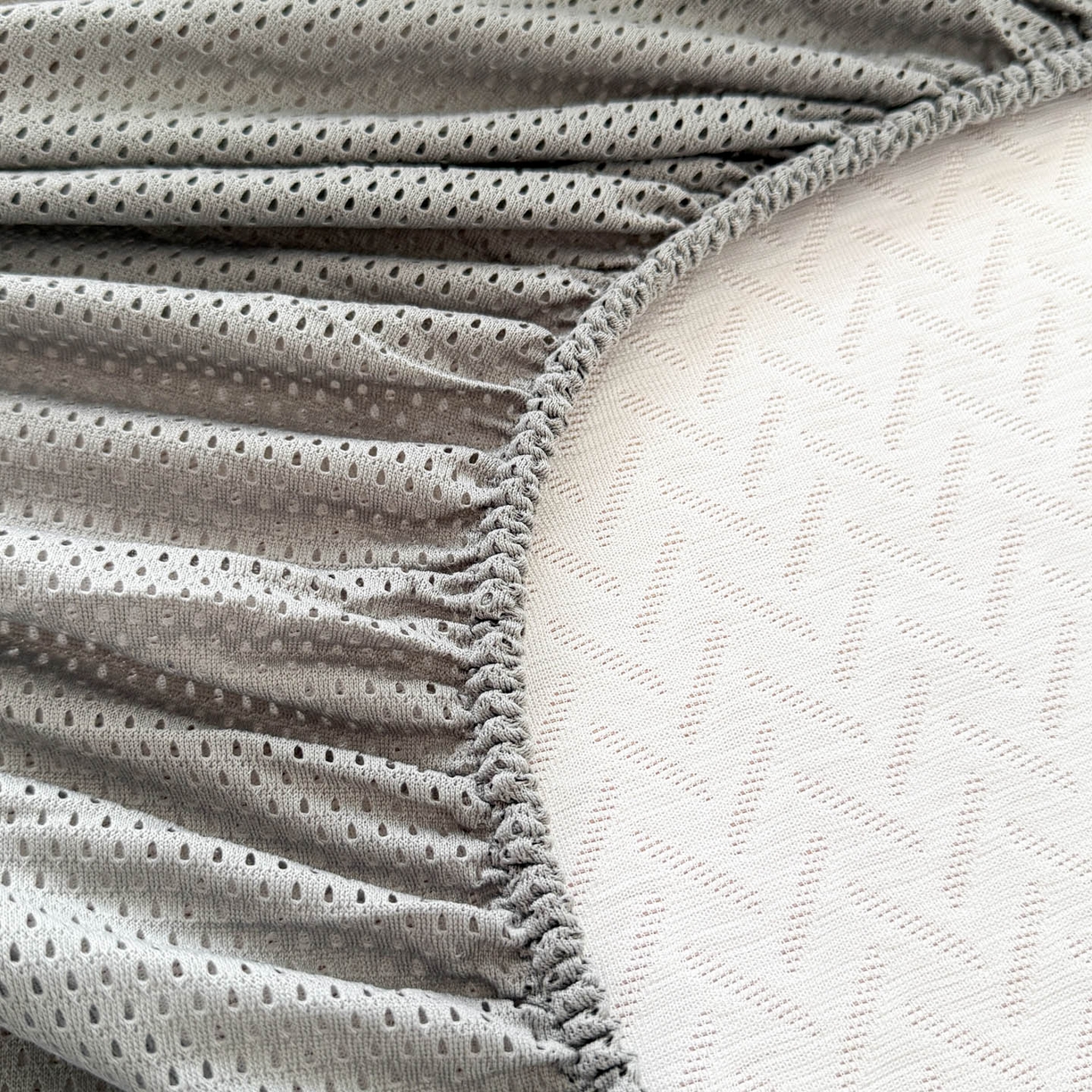 91家纺网 家纺一手货源 找家纺 倾慕家纺 2026春夏新款全PE冰豆豆全包围床笠款凉席席子 箭纹粉