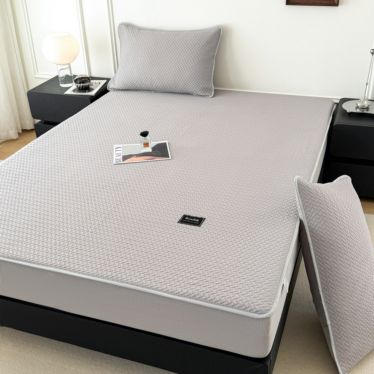 91家纺网 家纺一手货源 找家纺 倾慕家纺 2026春夏新款全PE冰豆豆全包围床笠款凉席席子 箭纹灰