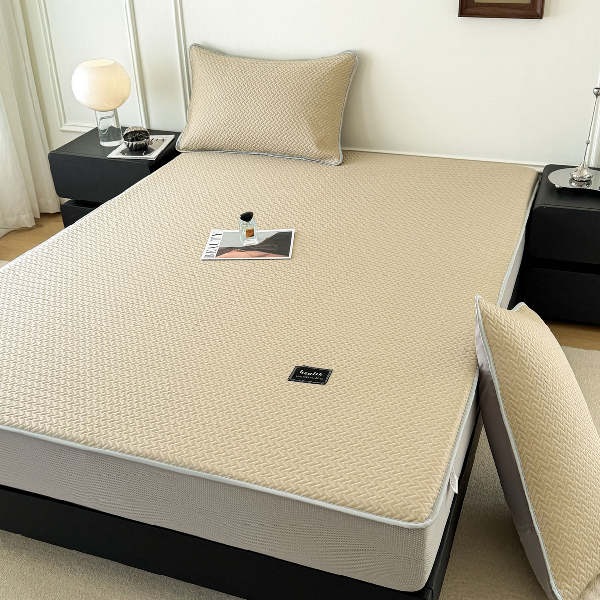 91家纺网 家纺一手货源 找家纺 倾慕家纺 2026春夏新款全PE冰豆豆全包围床笠款凉席席子 箭纹卡其