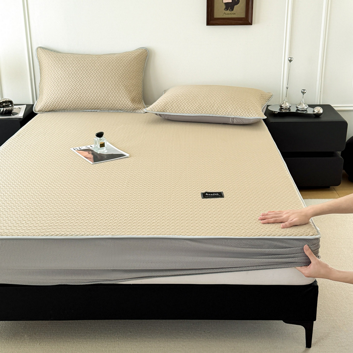 91家纺网 家纺一手货源 找家纺 倾慕家纺 2026春夏新款全PE冰豆豆全包围床笠款凉席席子 箭纹卡其