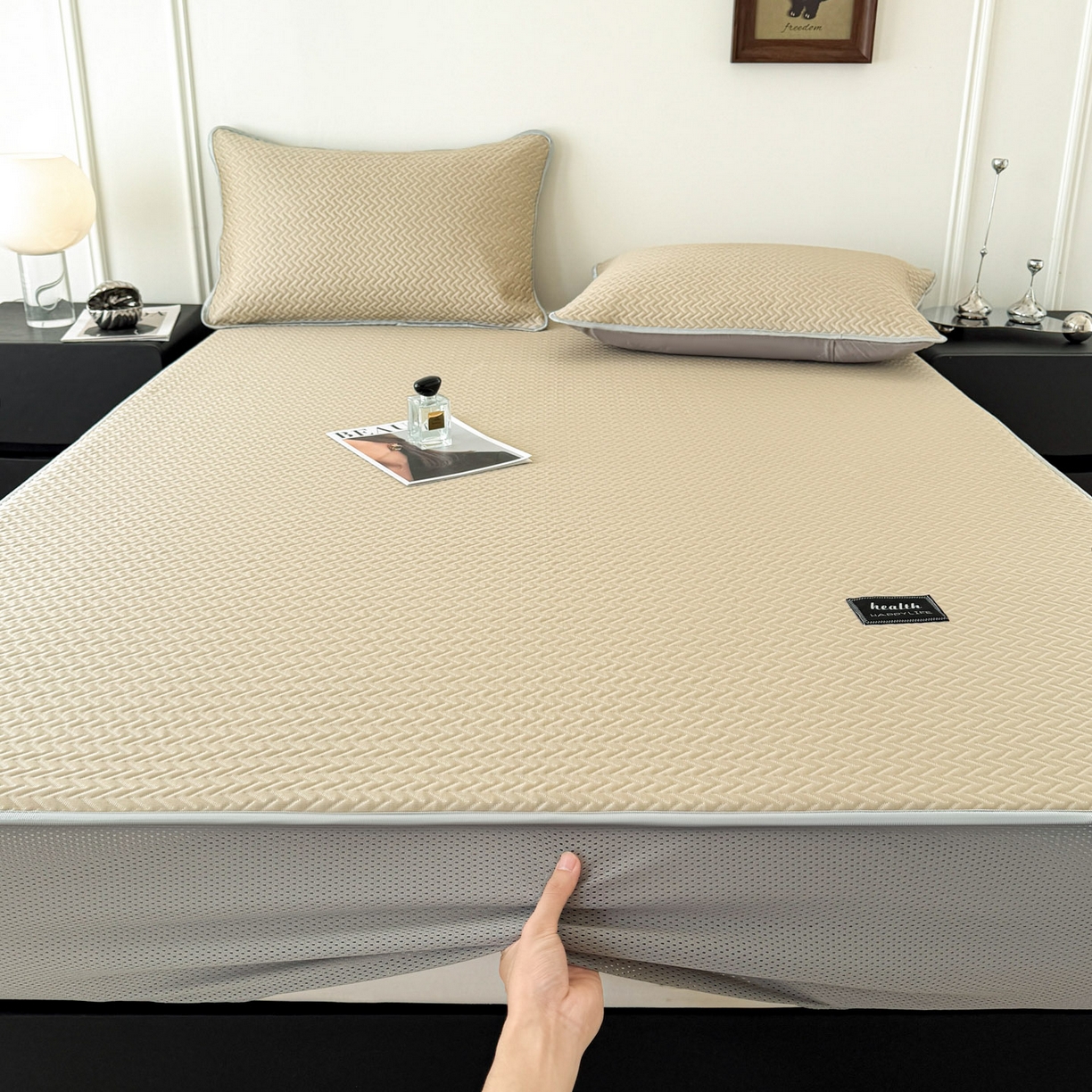 91家纺网 家纺一手货源 找家纺 倾慕家纺 2026春夏新款全PE冰豆豆全包围床笠款凉席席子 箭纹卡其